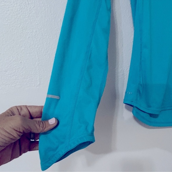 🩵Nike Runn’n Dry Fit Long Sleeve Tee Sz S - Picture 4 of 9